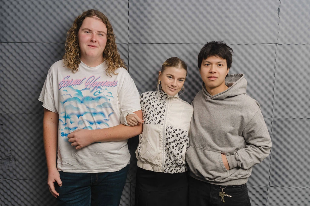 Sofie i podcaststudiet med Nicolai og Tobias.