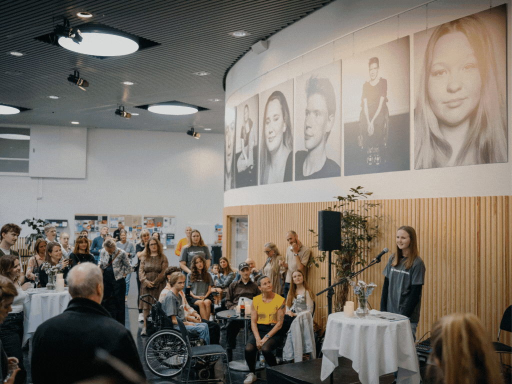 Gif med forskellige billeder fra ferniseringen af Sygt Stærke Drømme i DGI-byen.