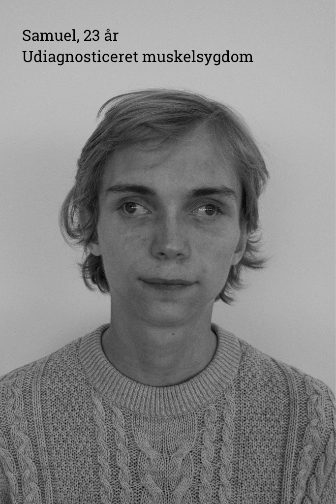 Samuel, 23 år, udiagnosticeret muskelsygdom Citat: "Jeg er en del af fortællerkorpset, fordi jeg gerne vil vise folk, at personer med handicap er unge mennesker med personlighed, der kan bidrage til samfundet ligesom alle andre."